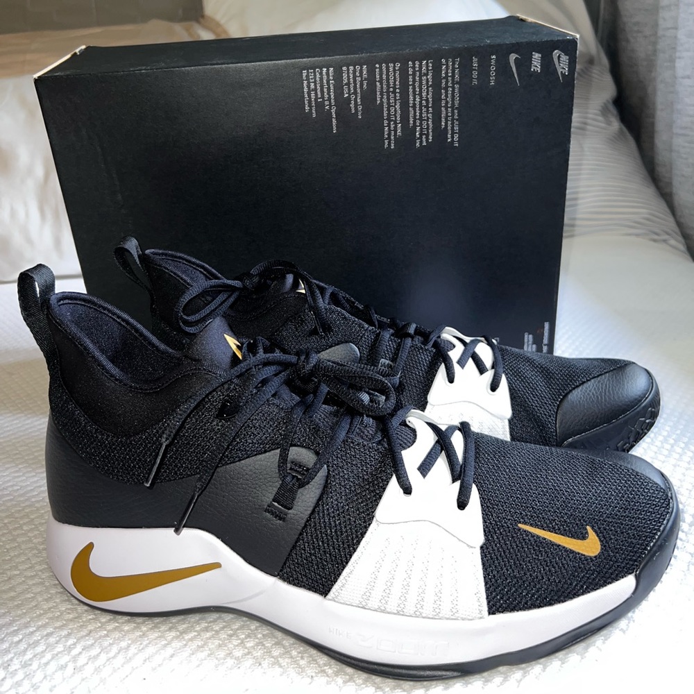 NikeiD basketball sneakers